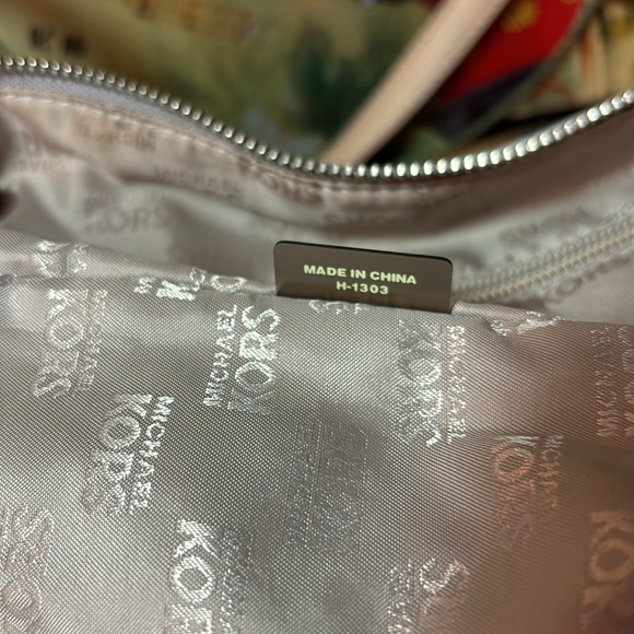 Michael Kors Grey Taupe Zipper Shoulder Bag Cream Straps 14.4”Lx11.5”Hx4”W - Picture 13 of 17